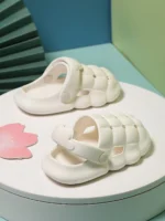 ⁦Girls Hollow Out Clogs⁩ - الصورة ⁦4⁩