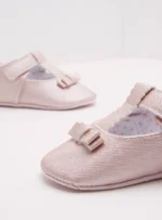 ⁦Textured Mary Jane Shoes with Bow Accent⁩ - الصورة ⁦4⁩